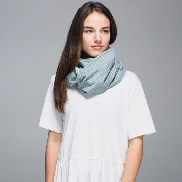 Lululemon Vinyasa Scarf - Heathered Slate/Green - Picture 1 of 6